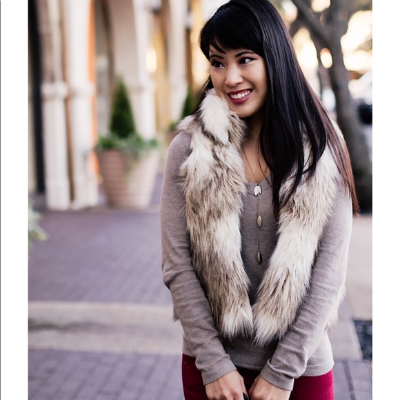 Ann Taylor Loft Luxe Faux Fur Vest XS/SP - Picture 6 of 8